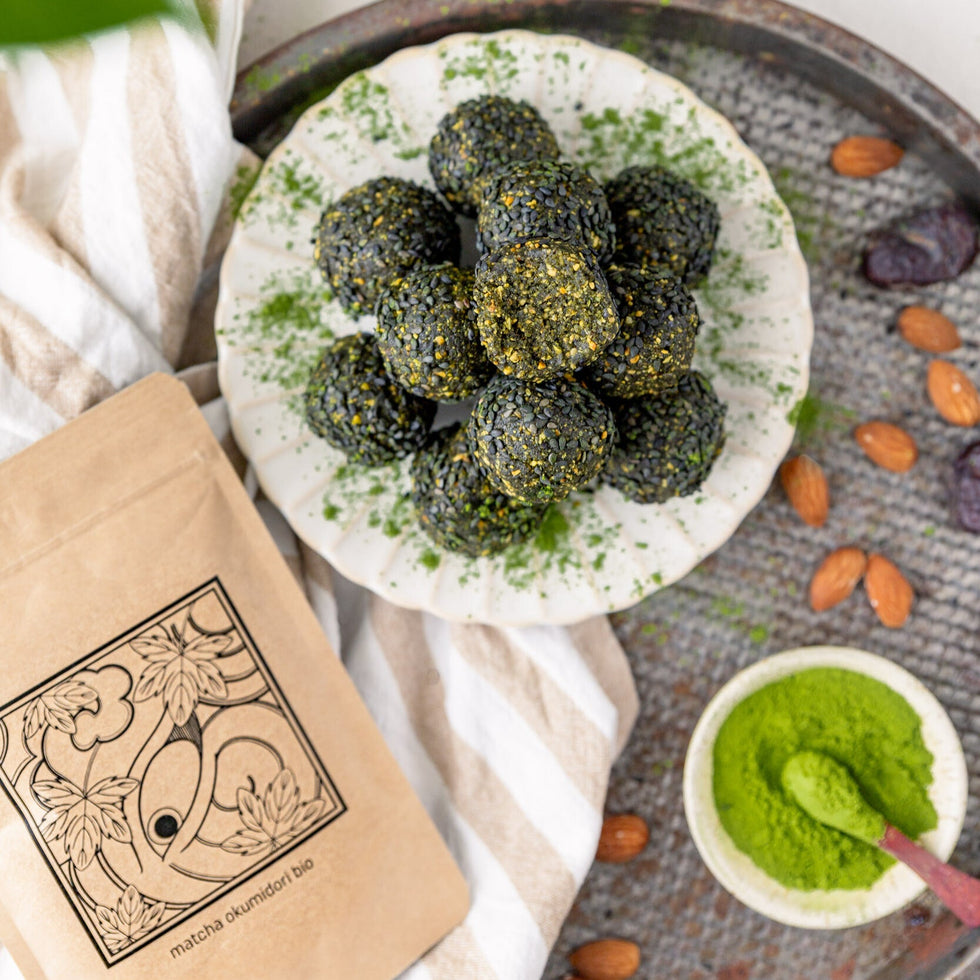 Energy balls au thé matcha et sésame noir (vegan)