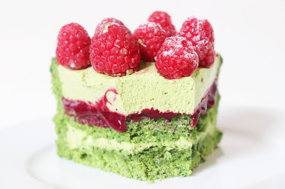 Charlotte aux framboises et matcha bio