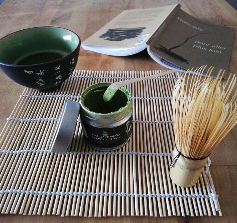 la préparation d'un matcha le matin
