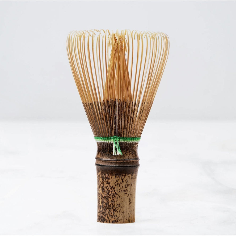 fouet à thé matcha d'artisan par Hirata-san série noir et vert