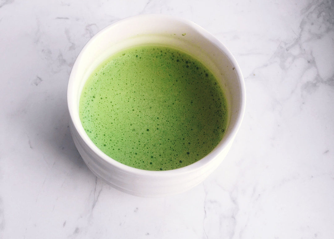 la couleur verte du thé matcha ressort très bien sur le blanc