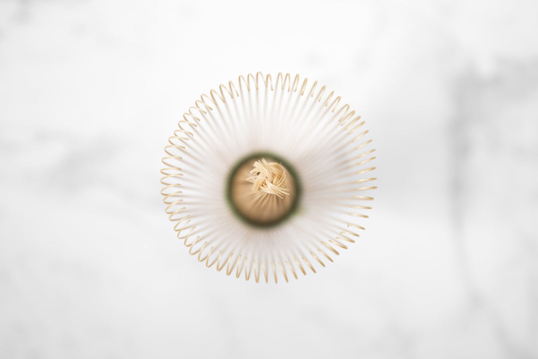 les détails du "shinari" : signifie "être plié" ou "flexibilité". Atteindre le shinari ne peut pas être accompli par une machine, il faut que chaque brin soit travaillé à la main, un par un.